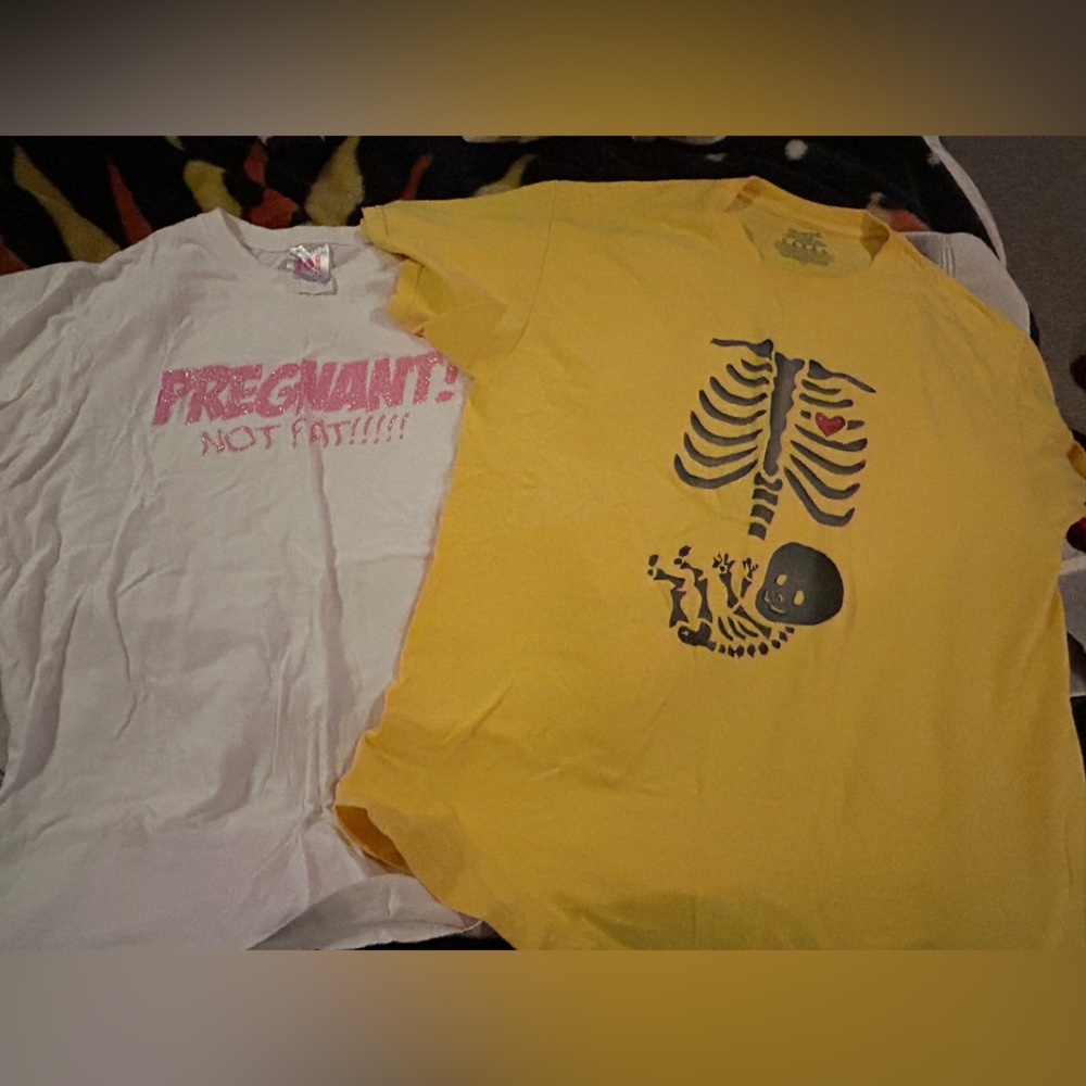 2 large pregnancy shirts. Size large. Fun &
Custom made!